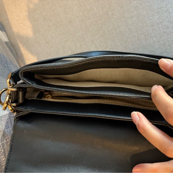 TORY BURCH KIRA CHEVRON COLOR-BLACK TOP-HANDLE SATCHEL LEATHER BAG - Picture 5 of 7